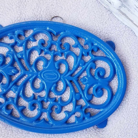Blue Trivet Oval Cast Iron Metal Wall Table Kitchen Home Decor Vintage Design - Picture 2 of 15